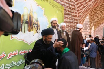 تصاویر/ آیین عمامه‌گذاری طلاب اردبیل