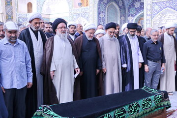 تصاویر / مراسم تشییع پیکر همشیره آیت الله اراکی