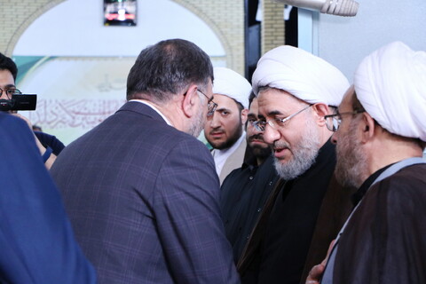 تصاویر / مراسم تشییع پیکر همشیره آیت الله اراکی