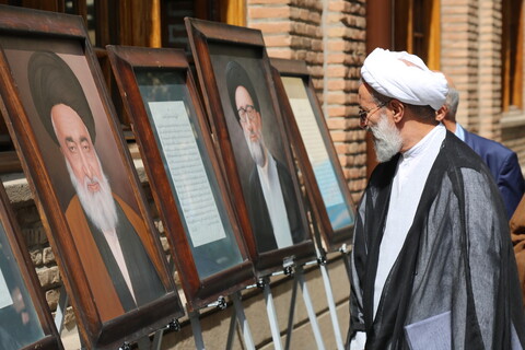 تصاویر/ نمایشگاه و حاشیه های مراسم رونمایی از کتاب " زندگی اینجاست " در تبریز