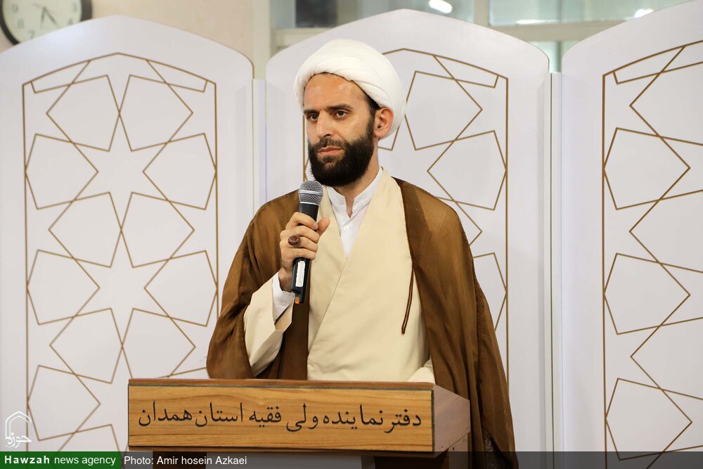 تقدیر از روحانی پیشکسوت همدانی در جلسه وعاظ و خطبای همدان