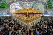 تصاویر/ عید غدیر کے موقع پر ضریح حرم امام (ع) کی گل آرائی