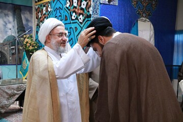 تصاویر/ جشن عید غدیر و آیین عمامه گذاری طلاب با حضور آیت الله اراکی