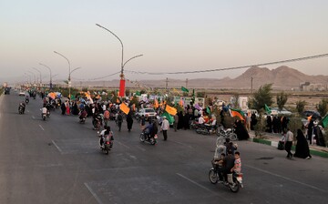 تصاویر/ شادپیمایی مردم قم در روز عید غدیر خم