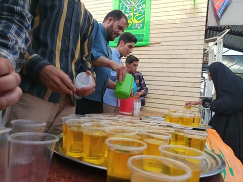 تصاویر/برپایی ایستگاه صلواتی طلاب مدرسه علمیه امام صادق (ع) بیجار