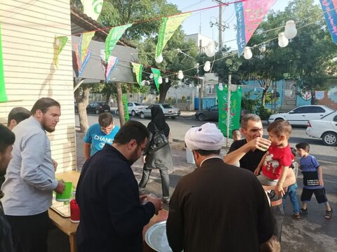 تصاویر/برپایی ایستگاه صلواتی طلاب مدرسه علمیه امام صادق (ع) بیجار