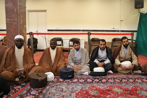 تصاویر/ مراسم عمامه‌گذاری جمعی از طلاب توسط آیت الله العظمی مکارم شیرازی در روز عید غدیر