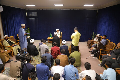 تصاویر / مراسم عمامه گذاری طلاب در روز عید غدیرخم توسط آیت الله کریمی جهرمی