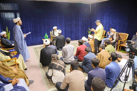 تصاویر / مراسم عمامه گذاری طلاب در روز عید غدیرخم توسط آیت الله کریمی جهرمی