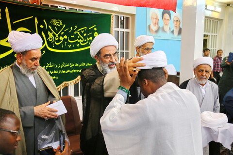 تصاویر / مراسم عمامه گذاری طلاب در روز عید غدیرخم توسط آیت الله فاضل لنکرانی