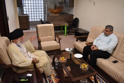 دیدار مدیر صدا و سیما و رئیس سازمان برنامه ریزی استان با آیت الله حسینی بوشهری