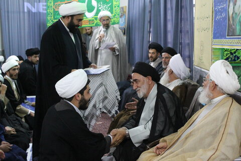 مراسم عمامه گذاری جمعی از طلاب حوزه علمیه استان زنجان