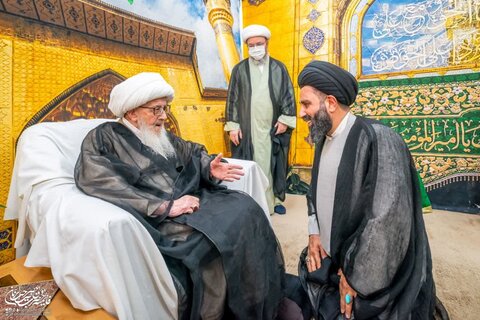 تصاویر/ عمامه‌گذاری جمعی از طلاب به دست آیت‌الله‌ العظمی وحیدخراسانی در روز عید غدیر