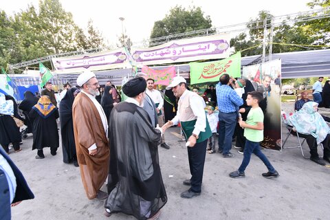 تصاویر/ بازدید نماینده ولی فقیه در آذربایجان غربی از جشنواره یک کیلومتری غدیر در پارک ائللر باغی ارومیه