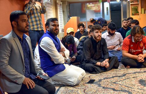 تصاویر| نشست صمیمی نماینده ولی فقیه در فارس با دانشجویان بین الملل دانشگاه علوم پزشکی شیراز در شب عید سعید غدیر