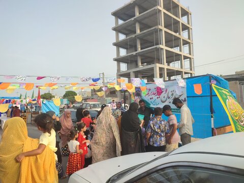 تصاویر/ برپایی غرفه محتوایی و پذیرایی طلاب مدرسه علمیه امام جعفر صادق (ع) در  غدیر قشم