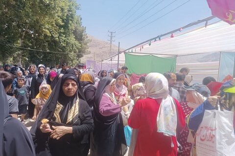 تصاویر/ اقامه نماز جماعت ظهرین پس از پذیرایی از مهمانان «جشن غدیر» در کرمانشاه