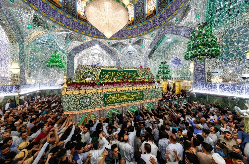 توافد أكثر من (3) ملايين زائرٍ إلى حرم أمير المؤمنين (عليه السلام) في عيد الغدير الأغر توافد أكثر من (3) ملايين زائرٍ إلى حرم أمير المؤمنين (عليه السلام) في عيد الغدير الأغر