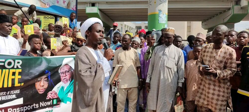 شیعیان نیجریه هتک حرمت به قرآن در سوئد را محکوم کردند + تصاویر