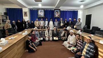 تصاویر/ دیدار شعرای آیینی فردیس با امام جمعه