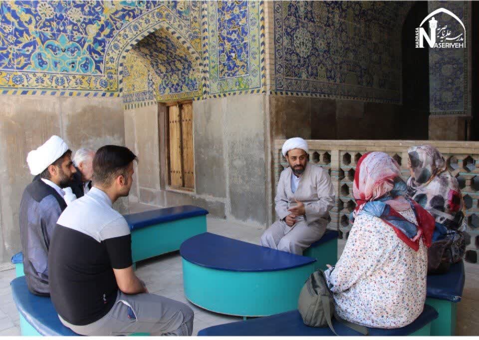 میزبانی مدرسه ناصریه اصفهان از ۴هزار گردشگر از سراسر جهان/ نظر گردشگران آمریکایی در رابطه با ایران چیست؟