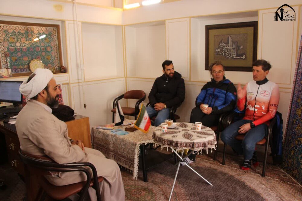 میزبانی مدرسه ناصریه اصفهان از ۴هزار گردشگر از سراسر جهان/ نظر گردشگران آمریکایی در رابطه با ایران چیست؟