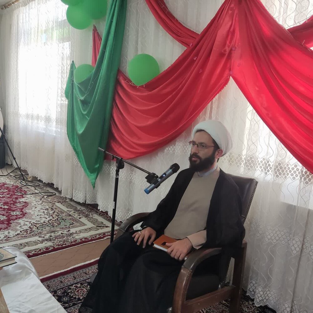 دشمن به دنبال جهت دهی افکار مسلمانان است