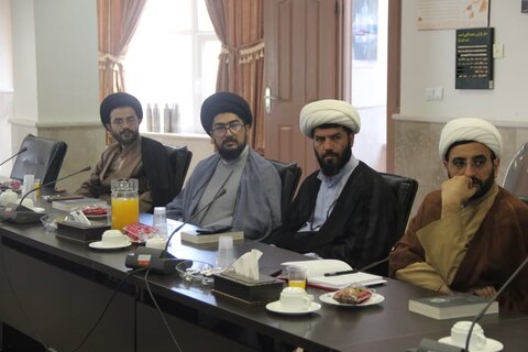 تصاویر / نشست معاونین ومدیران مدارس علمیه علمیه قزوین با مدیر حوزه علمیه استان