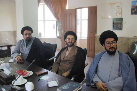تصاویر / نشست معاونین ومدیران مدارس علمیه علمیه قزوین با مدیر حوزه علمیه استان