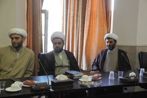 تصاویر / نشست معاونین ومدیران مدارس علمیه علمیه قزوین با مدیر حوزه علمیه استان