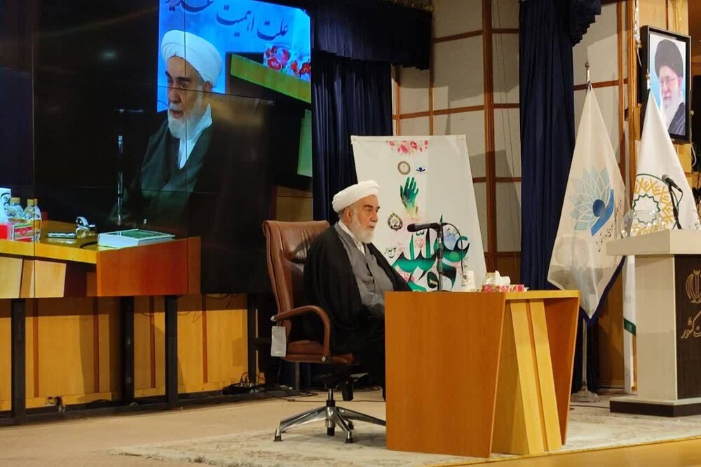 محمدی گلپایگانی: رهبری در کمال سلامت هستند | وحیدی: دهه هشتادیها اربعین را برپا میکنند | صدیقی: اجازه ندهید گرگ ها خانواده ها را بدرند