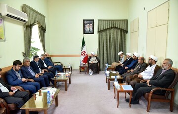 تصاویر|  جلسه کمیته همکاری حوزه علمیه فارس و آموزش و پرورش با حضور نماینده ولی فقیه