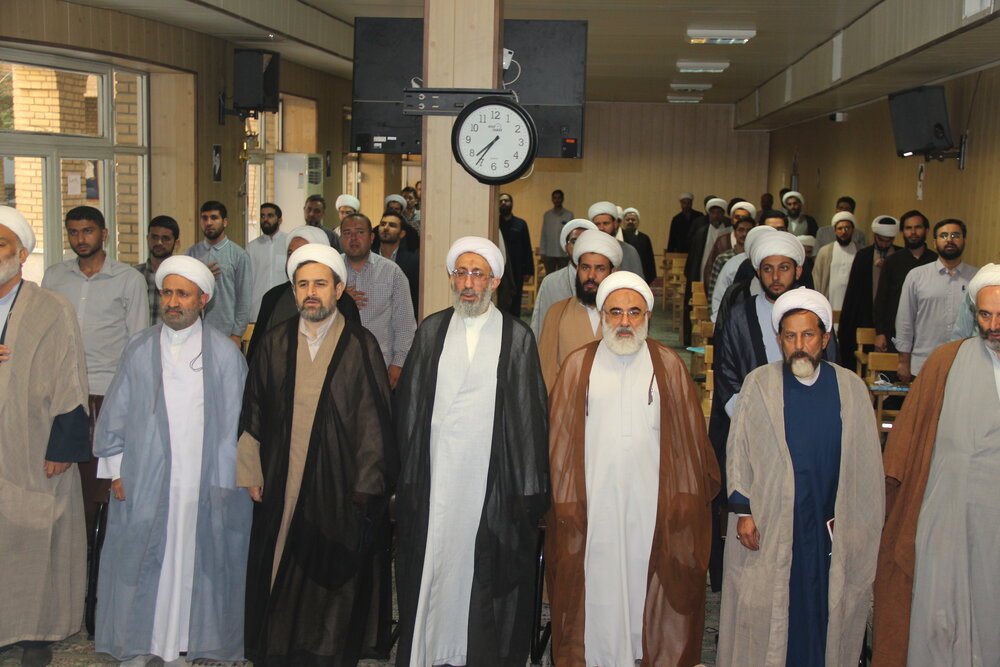 آشنایی با زبانهای مختلف در پاسخ به شبهات دشمنان یاور طلاب خواهد بود