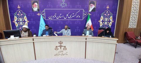 جلسه عفاف وحجاب با حضور مسئیولین دستگاه قضایی وحوزه علمیه قزوین
