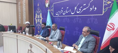 جلسه عفاف وحجاب با حضور مسئیولین دستگاه قضایی وحوزه علمیه قزوین
