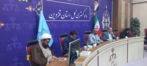 جلسه عفاف وحجاب با حضور مسئیولین دستگاه قضایی وحوزه علمیه قزوین