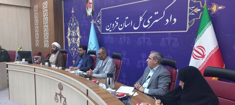 جلسه عفاف وحجاب با حضور مسئیولین دستگاه قضایی وحوزه علمیه قزوین