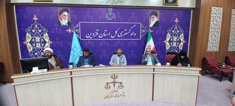 جلسه عفاف وحجاب با حضور مسئیولین دستگاه قضایی وحوزه علمیه قزوین