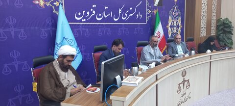 جلسه عفاف وحجاب با حضور مسئیولین دستگاه قضایی وحوزه علمیه قزوین