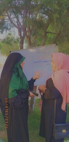 برپایی نمایشگاه عفاف و حجاب توسط طلاب مدرسه علمیه کوثر زرندیه