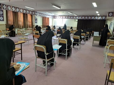 آزمون ورودی مقطع عمومی مدارس علمیه خواهران برگزار شد