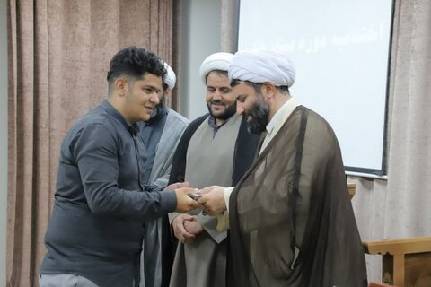 تصاویر/ اختتامه دوره میثاق طلبگی طلاب جدیدالورود کردستانی