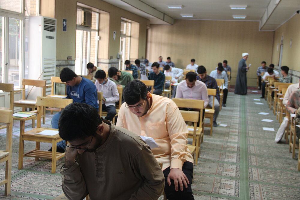آزمون ورودی طلاب جدید حوزه علمیه قزوین برگزار شد