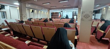 شرکت ۱۴۰۲ نفر در آزمون ورودی حوزه علمیه خواهران استان تهران