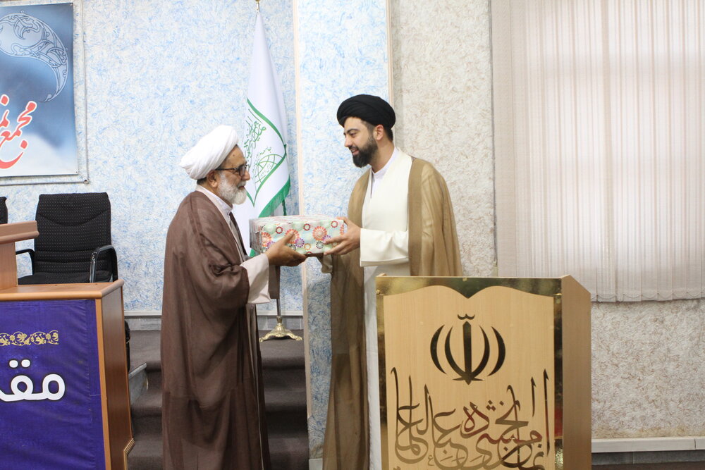 مطالبهگر تحقق منویات رهبر انقلاب برای اولویت دادن تبلیغ در حوزه هستیم