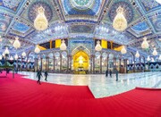 تصاویر/ استقبال ماہ محرم الحرام کے لئے حرم امام حسین (ع) میں سرخ قالین بچھا دی گئی