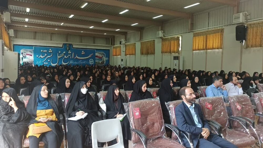 نشست نقد بهائیت ویژه معلمین تبریز برگزار شد