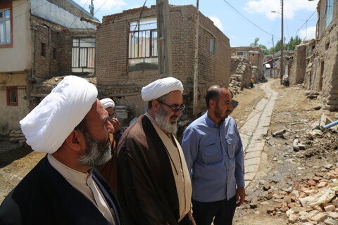 تصاویر / بازدید مسئولان حوزوی از فعالیت های گروه جهادی طلاب استان آذربایجان شرقی در روستای سقای شهرستان ورزقان