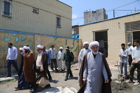 تصاویر / بازدید مسئولان حوزوی از فعالیت های گروه جهادی طلاب استان آذربایجان شرقی در روستای سقای شهرستان ورزقان