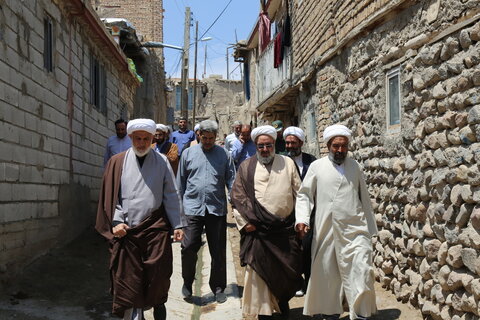 تصاویر / بازدید مسئولان حوزوی از فعالیت های گروه جهادی طلاب استان آذربایجان شرقی در روستای سقای شهرستان ورزقان